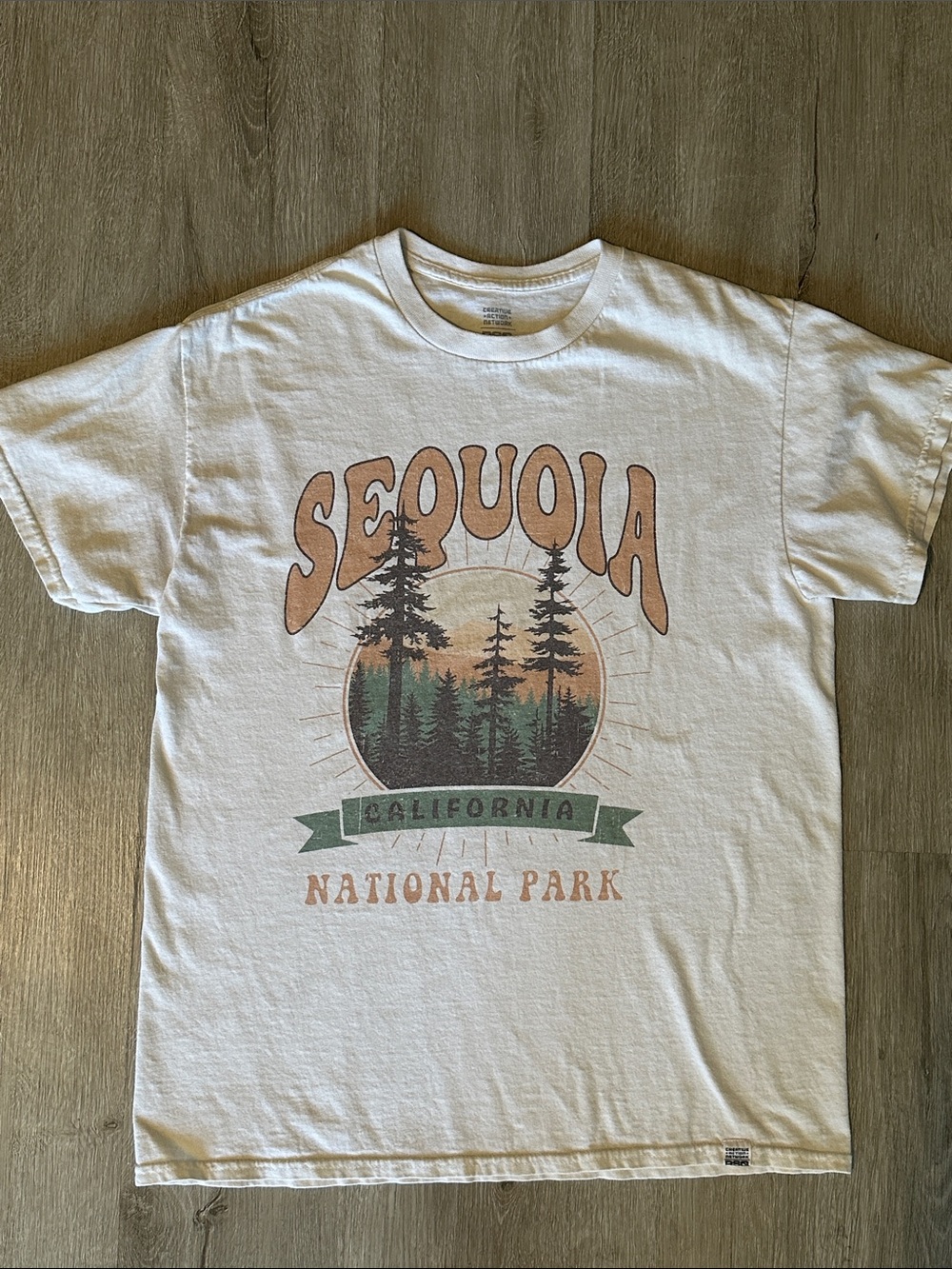 Sequoia National Park RSQ Graphic T-shirt 100% Cotton Size Small Cream Color